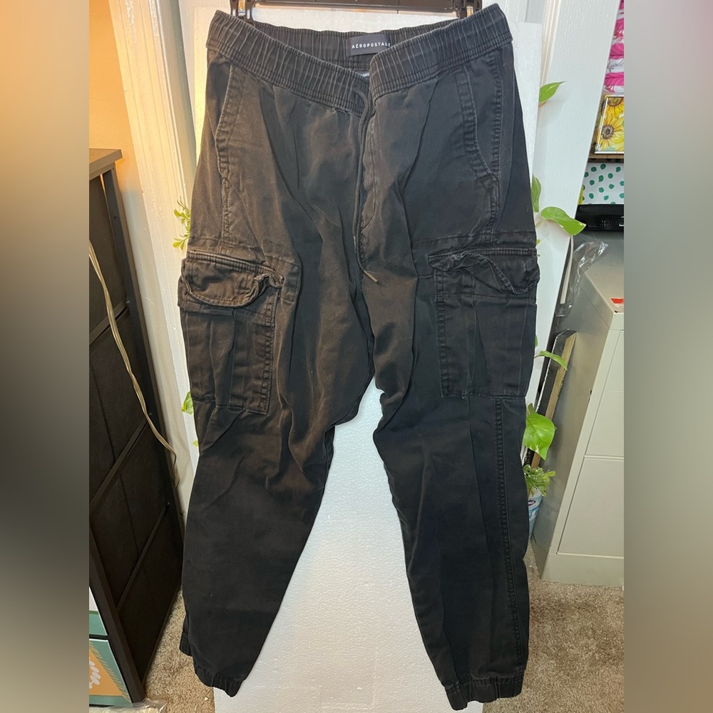 Young Men’s Aeropostale cargo jogger. Size Medium.